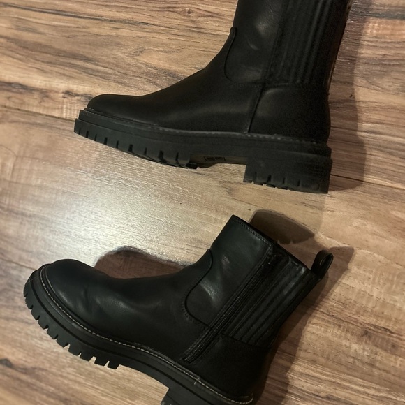 🖤Black Ankle Boots with White Stitching - Picture 4 of 8